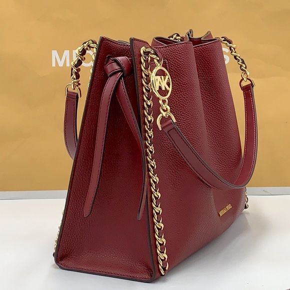 MICHAEL KORS
MINA LARGE BELTED CHAIN SHOULDER BAG DARK CHERRY COLOR - Picture 4 of 16